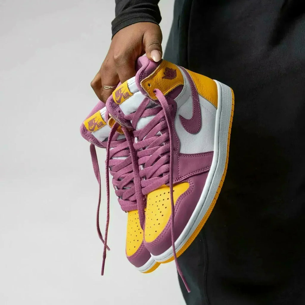 Air Jordan 1 retro high og university gold ligh bordeaux